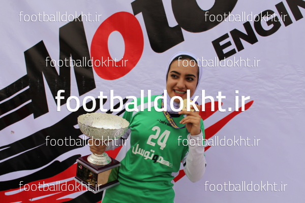 مینا نافعی