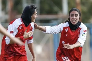 پرسپولیس به تنهایی صدرنشینی را ادامه می‌دهد